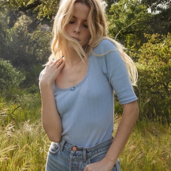 Doen Tops - Doen Baez tee in Mist (baby blue) size M